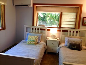 Twin beds in lower bedroom