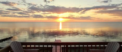 'Kona Breeze', OBX Sound Front, Great Sunsets and Water Access