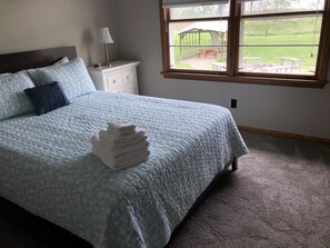 1st bedroom- queen bed