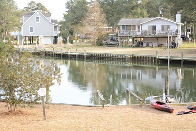 Waters Edge - Waterfront Vacation Home on Chincoteague Island Virginia