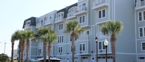 View of building 305 from Park Lake Blvd.