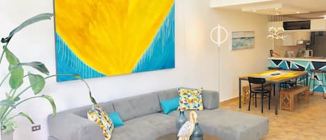 Life Is So Good!!! Fabulous living room open concept