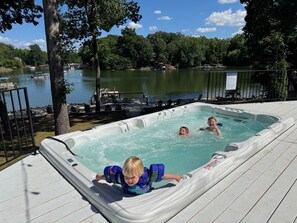 Outdoor spa tub