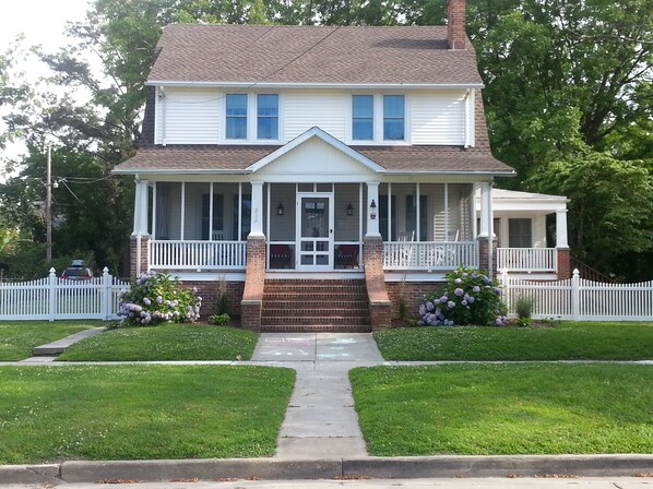 Newly fenced in property on 3 lots. Plent of room for the kids to roam safely!