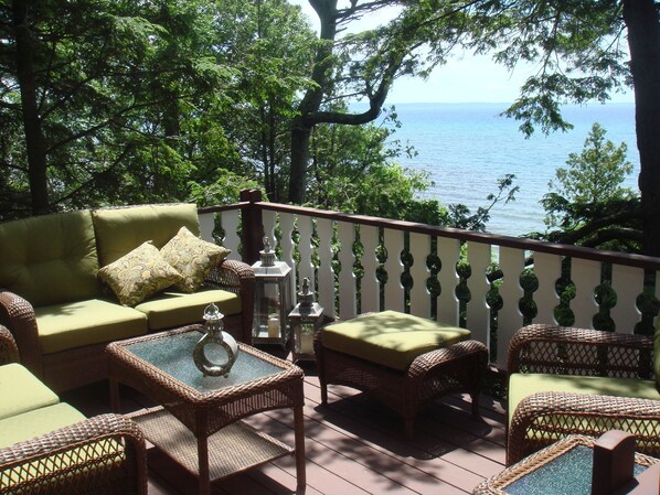 The lower balcony, on the lake.