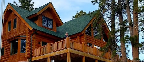 View of cabin from driveway