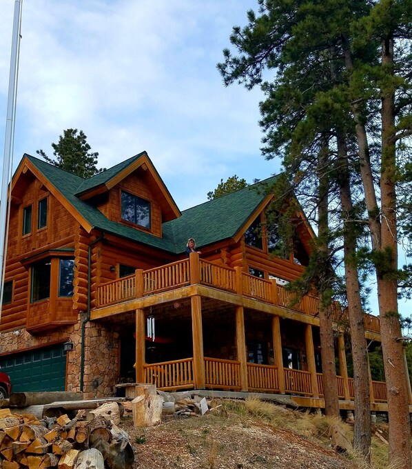 View of cabin from driveway