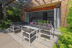 Guest House outside lounge and bbq area