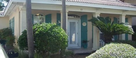 Exterior View of Destin beach Cottage #2