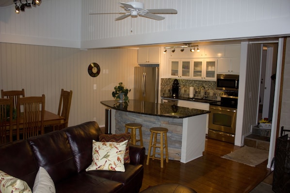 Full Kitchen, Dining and Livingroom
