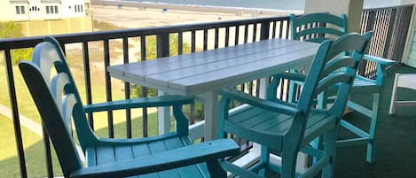 Imagine having breakfast on the balcony listening to and looking at the ocean...