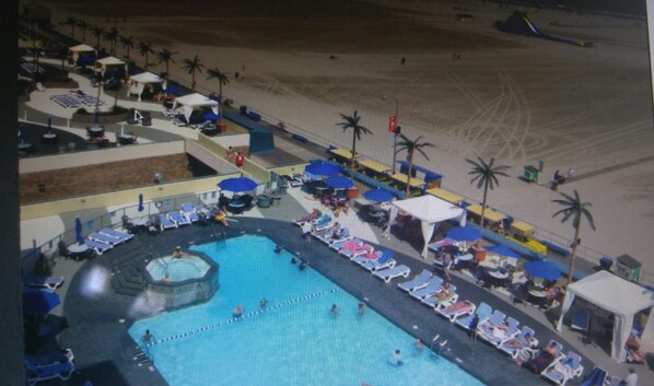  you can see the tram car on the boardwalk! discounted ticket booth right there