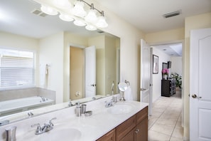 Master bedroom en-suite bathroom with double sinks, soaker tub & walk-in shower