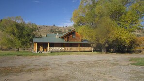 Yellowstone River Lodge