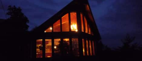 Night-time at Mystic View-2 miles to Pigeon Forge resturants & fun activities