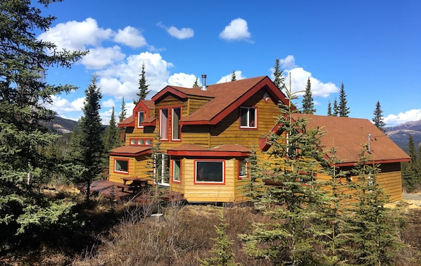 Denali Sunset House-wild views, creature comforts