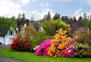Spring Woodmoor Gables