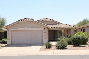 1450 square feet Bungalow. Gated community of Stonegate~one min walk to JRGC