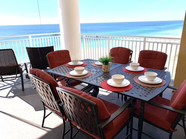 Beautiful ocean front end-unit. 3 bedrooms incl 2 master suites, 2 balconies