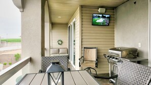 Seating for 8 with gas grill
