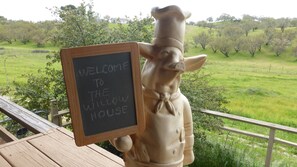 Welcone, welcome and welcome!