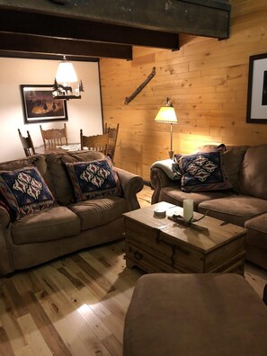 Living room with table and 4 chairs