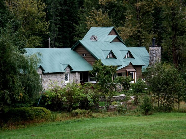 ELK MOUNTAIN RANCH
