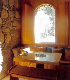 The all-wood dining area in Chalet Switz