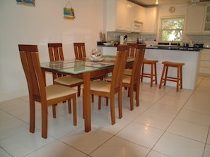 Dining area, seats 6