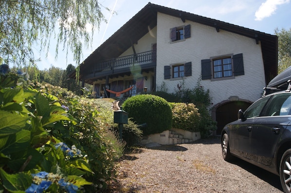 Beautiful regional-style home, full comfort in green Vosges area, 3 minutes from Voie Verte