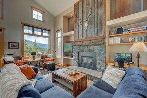 Living Room view with gas fireplace 