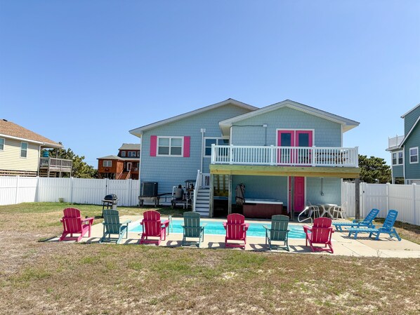 Paradise by the Sea in Kitty Hawk. Just 3 houses to the beach! Sun Deck, Large Fenced Yard, 10x20 pool (open Apr to mid Oct), & hot tub all year. Exterior updates for 2025!