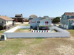Paradise by the Sea in Kitty Hawk. Just 3 houses to the beach! Sun Deck, Large Fenced Yard, 10x20 pool (open Apr to mid Oct), & hot tub all year