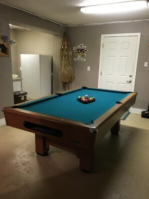 Full sized pool table 