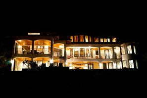 Villa Esperanza by night