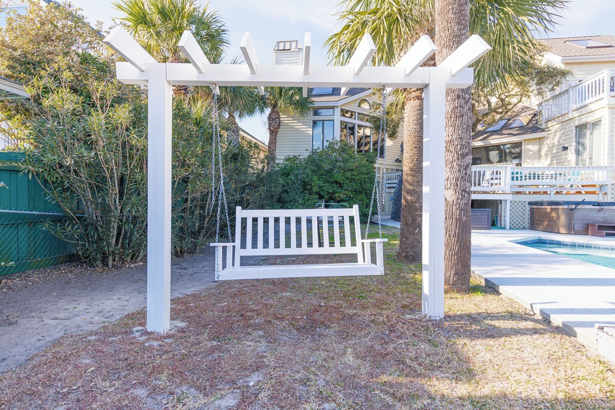 91 Dune Ln – Oceanfront Home off of North Forest w/ Pool & Hot Tub, Dog Friendly