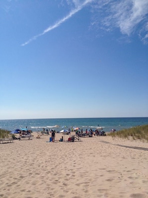 Lake Michigan Beach Access has picnic tables and a deck walk down to the water