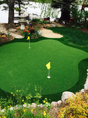 2 hole putting green for guest use