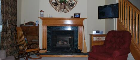 Comfortable, relaxing family room. Gas fireplace,TV, radio w/ ipod dock, WiFi. 