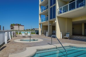 Caribbean Resort pool & hot tub area