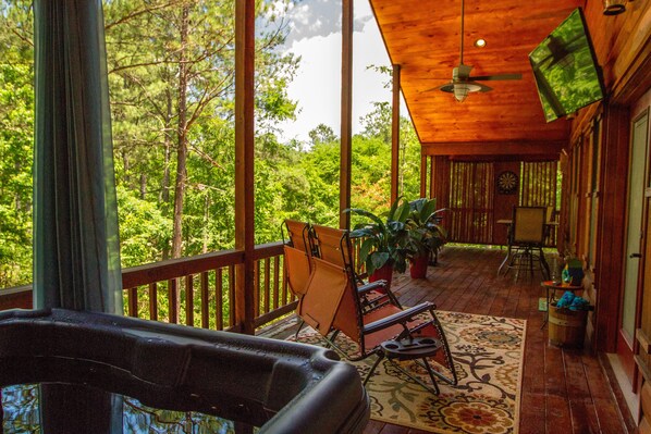 Wood Knot Cabin in Southern Hills Addition, near Beavers Bend State Park