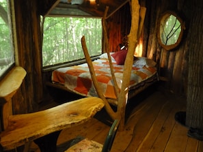 Double bed on first floor of Hermit-Thrush treehouse