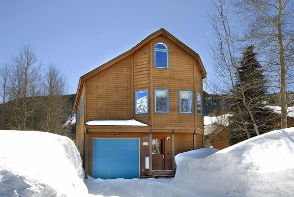 12 Butte on a bluebird sky day!  Get out those skis and snowboards!