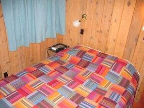 Downstairs bedroom 2, queen bed.