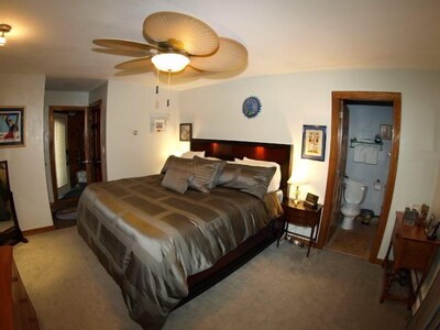 Luxury Trail Creek ski home + shuttle 2king & 3twin beds sauna hot tub end unit