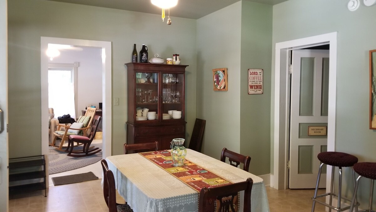 500′ to Torch Lake & the park-Walk to quaint Alden-reduced spring and fall rates