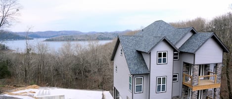 Easy Livin' Lodge on Center Hill Lake.