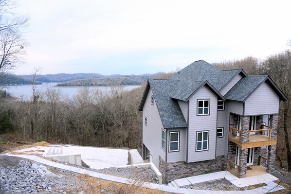 Easy Livin' Lodge on Center Hill Lake.