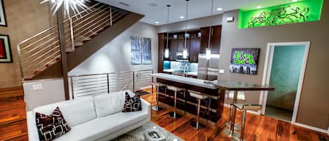 2nd Floor - High Ceilings