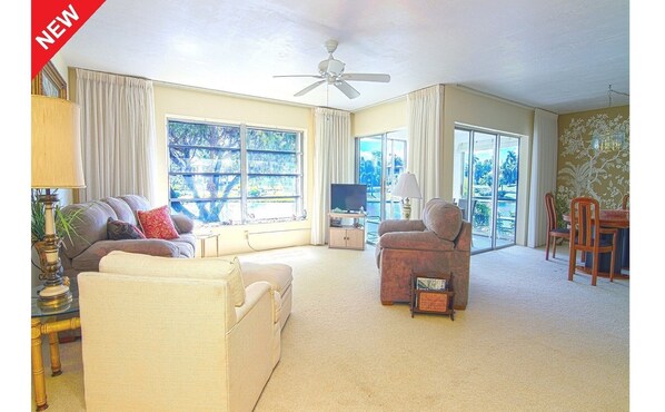 LUXURY, MODERN CONDO. INCREDIBLE LAKE VIEW FROM EVERYWHERE IN YOUR LIVING AREA!